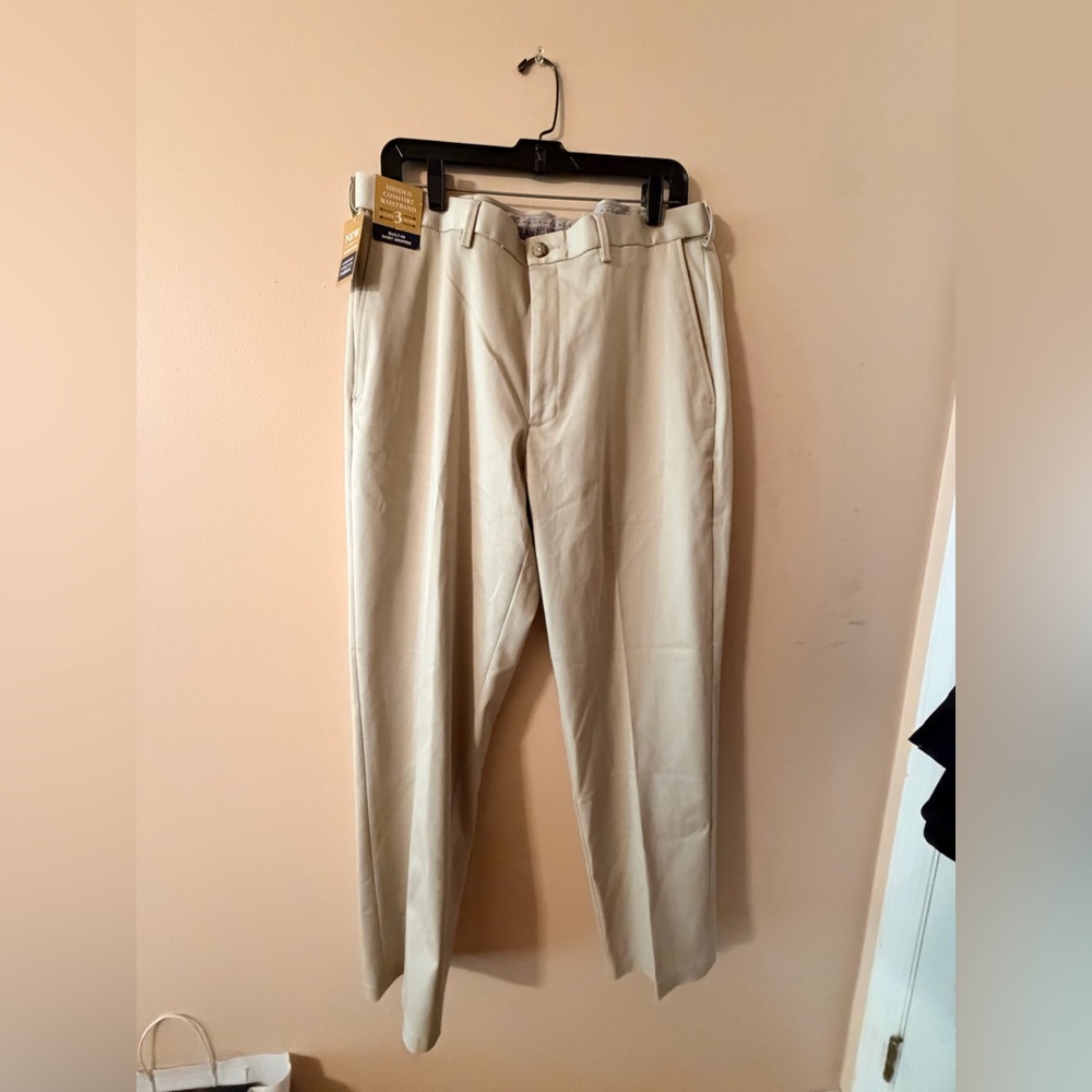 Haggar Men's Light Khaki Chinos 36W x 32L